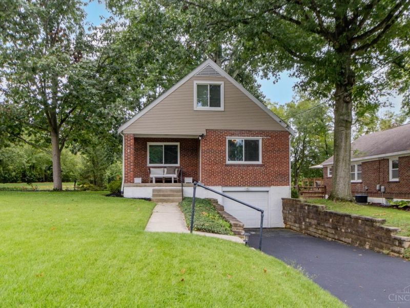 7086 Shawnee Run Road, Madeira, OH 45243 Photo 2