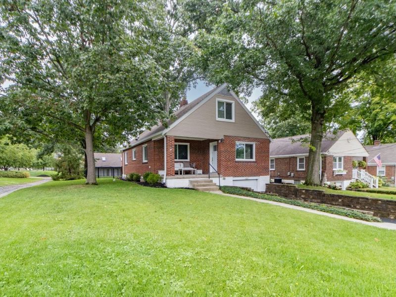 7086 Shawnee Run Road, Madeira, OH 45243 Photo 3