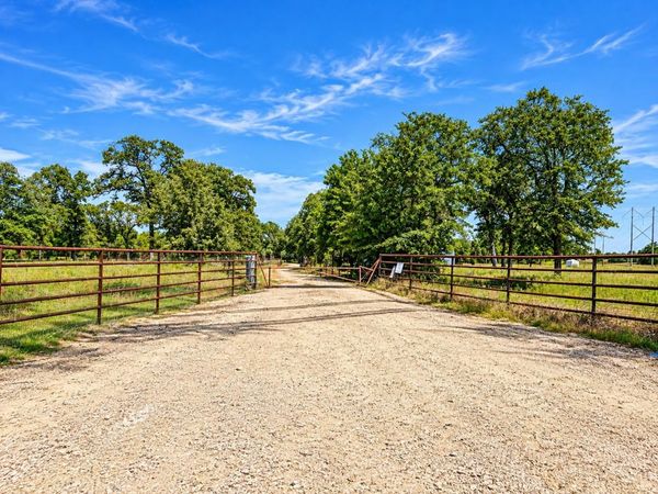 1673 Lange RD, Ledbetter, TX 78946