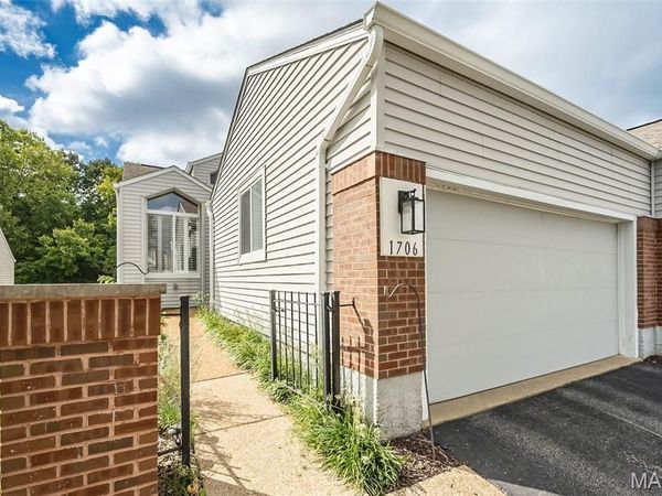 1706 Ridgeview Circle Drive, Ballwin, MO 63021