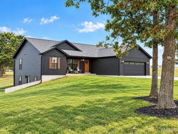 18159 Heritage Dr, Farmington, MO 63640