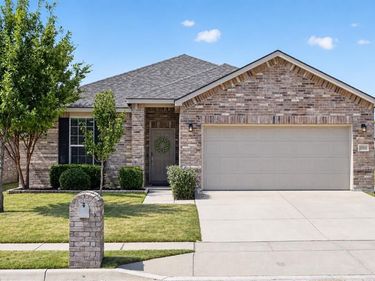 10005 Amosite Drive, Fort Worth, TX 76131