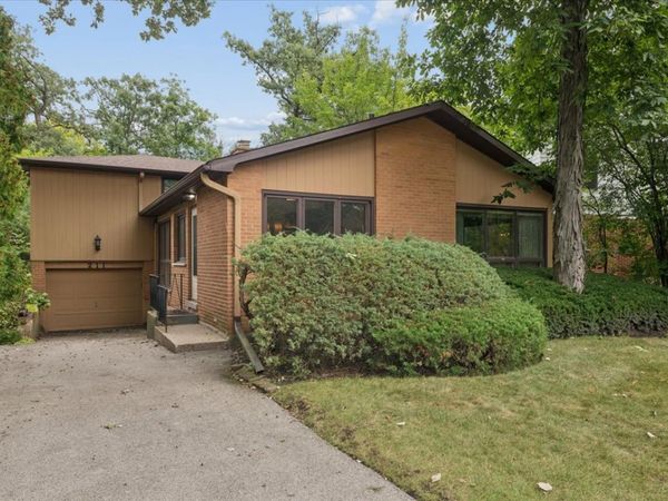 211 Sumac Road , Highland Park, IL 60035