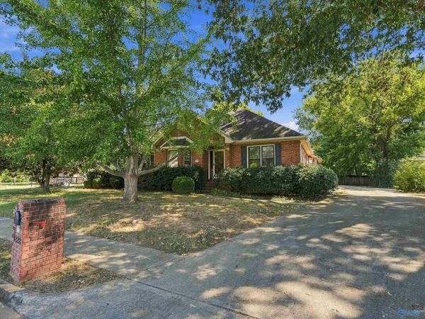 1228 Meadow Park Drive SE, Huntsville, AL 35803