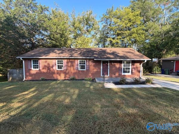 3205 Delia Lane NW, Huntsville, AL 35810