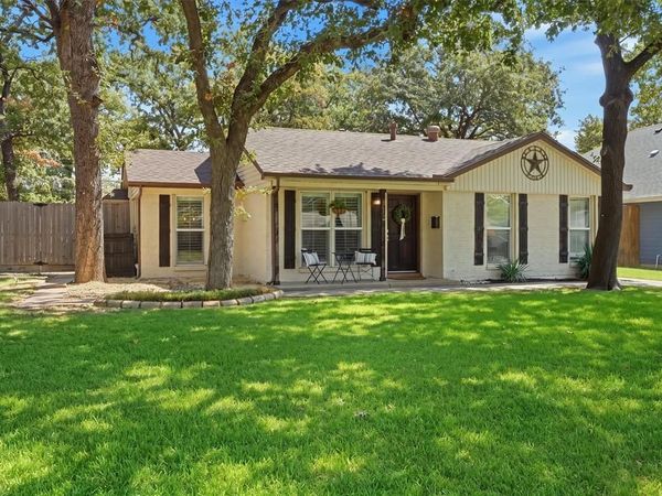 712 Thersa Drive , River Oaks, TX 76114