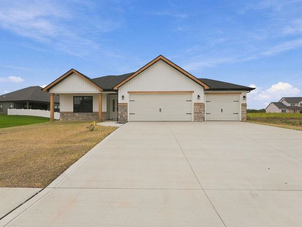 17463 Creekside Crossing Run, Huntertown, IN 46748