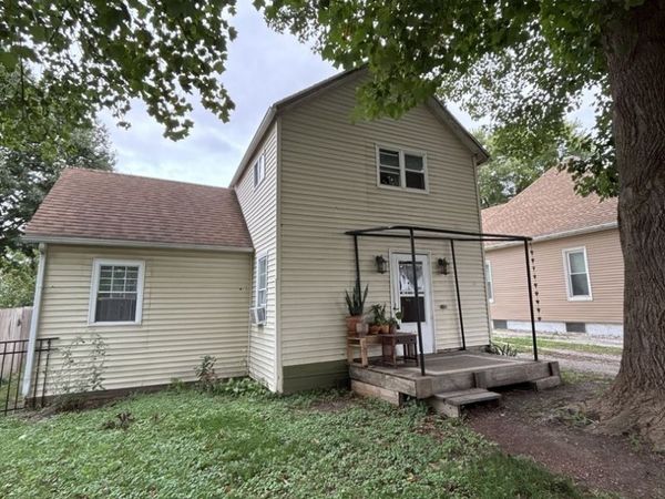 1507 E Washington Street, Clinton, IL 61727