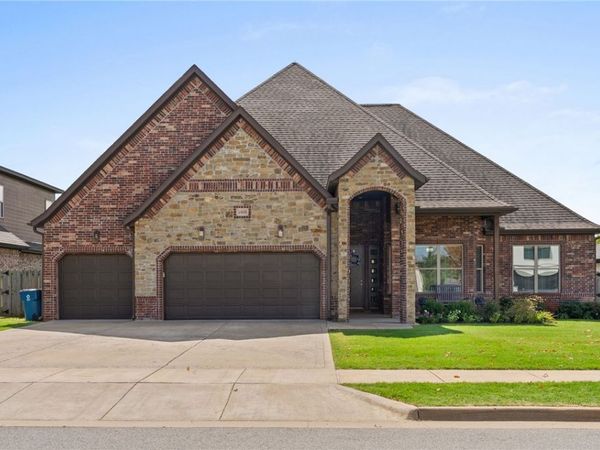 1905 SW Edinburgh Avenue , Bentonville, AR 72713