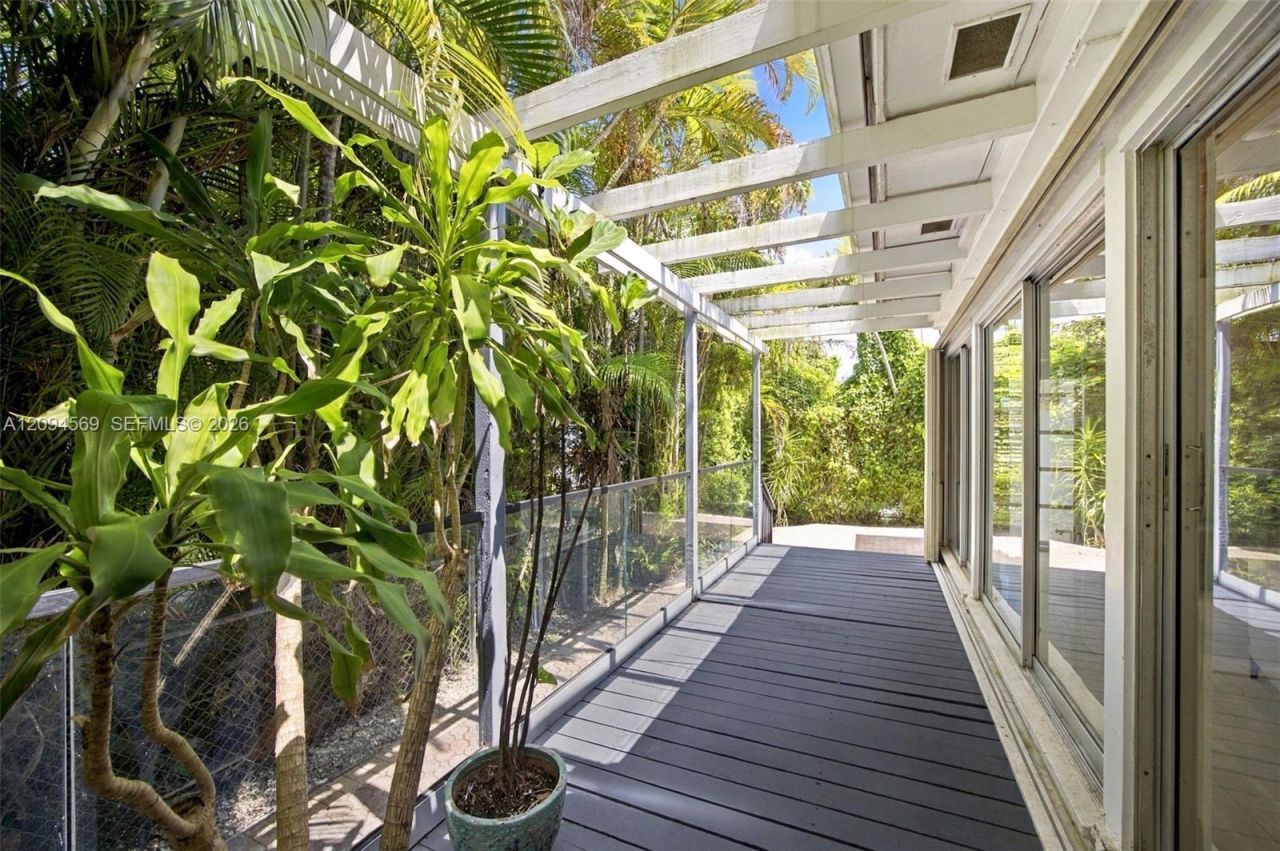 1325 Blue Rd , Coral Gables, FL 33146 Photo