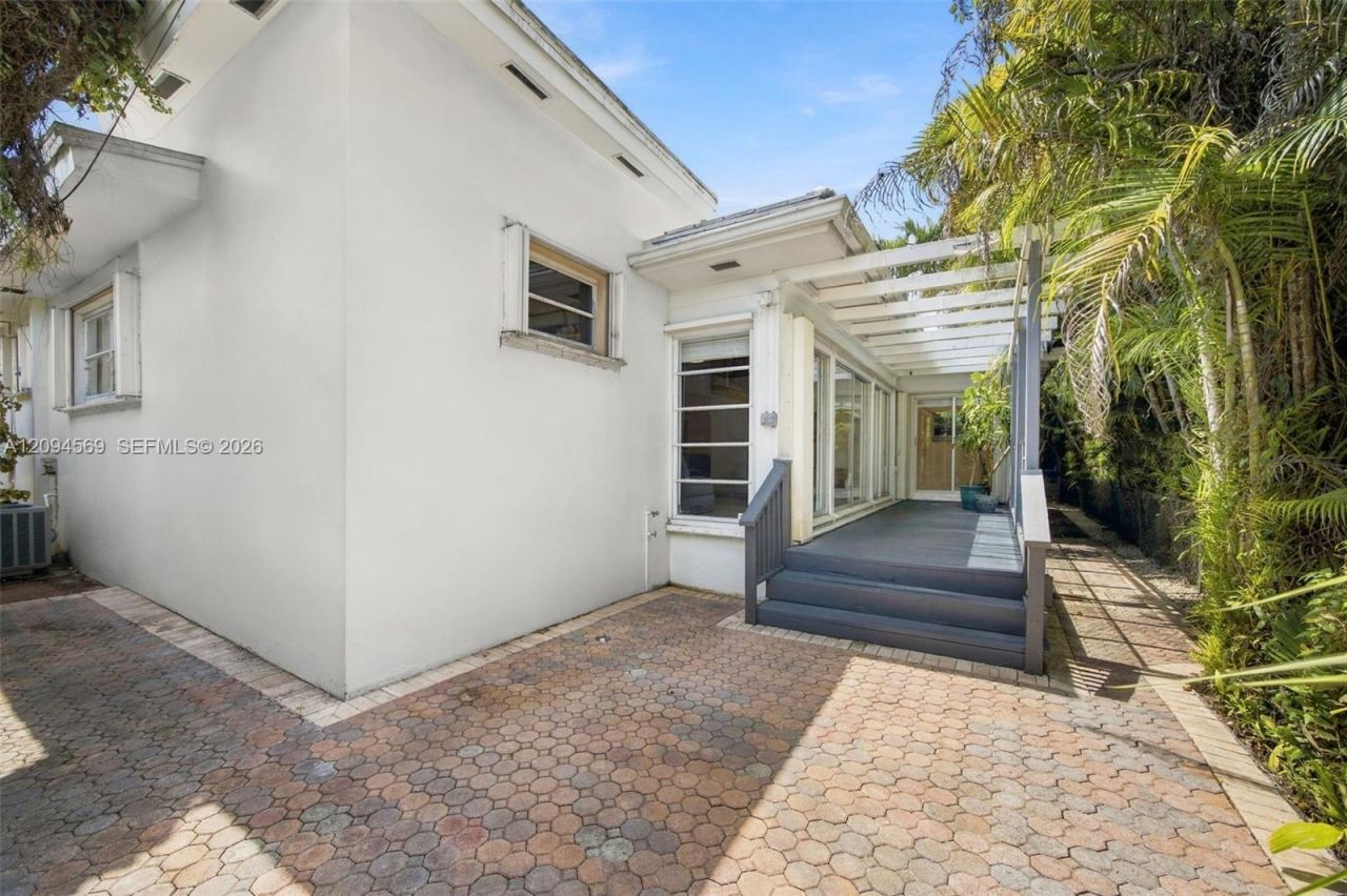 1325 Blue Rd , Coral Gables, FL 33146 Photo