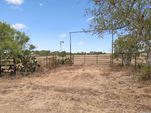 353 County Road 228, Falls City, TX 78113