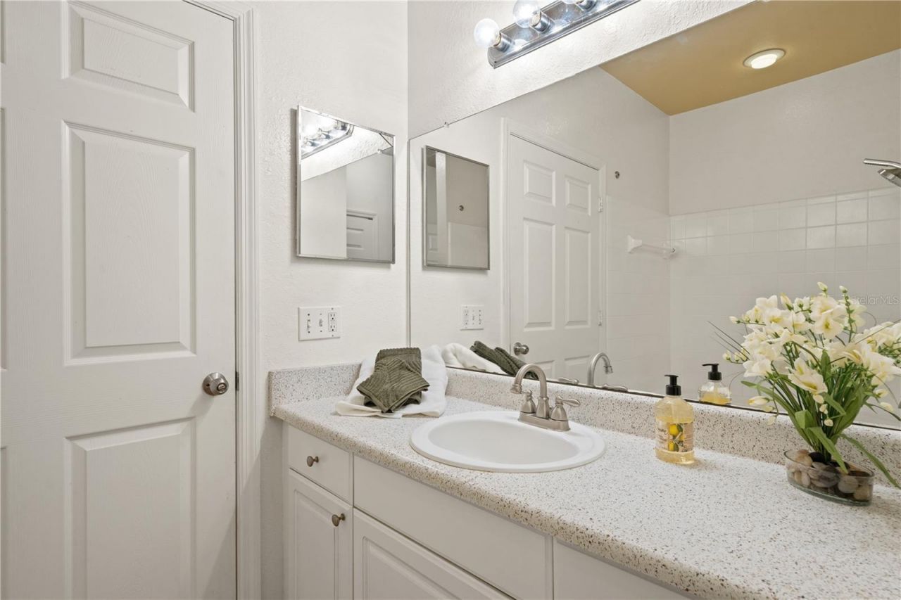 5561 Rosehill Road, Unit 103, Sarasota, FL 34233 Photo