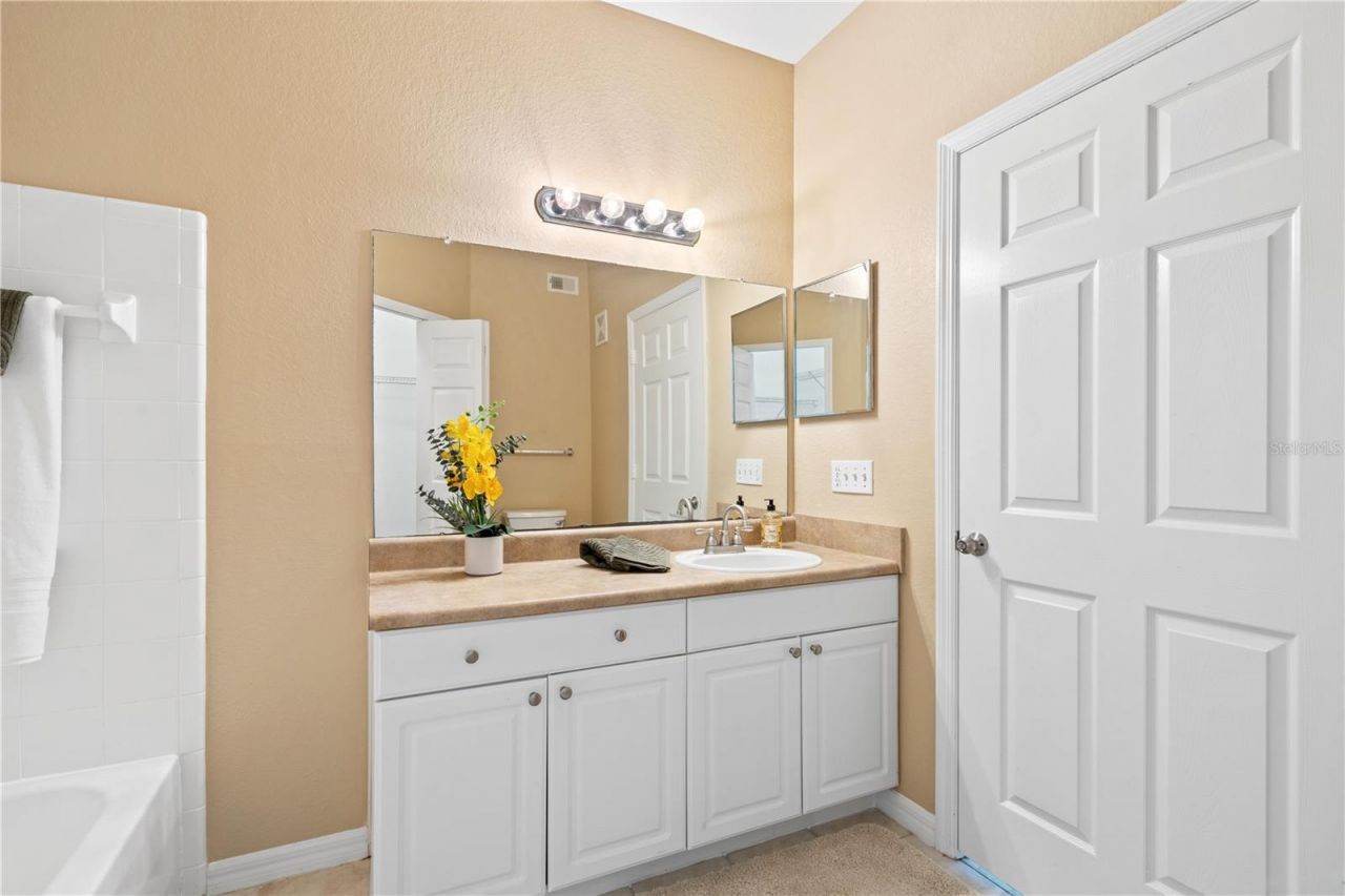 5561 Rosehill Road, Unit 103, Sarasota, FL 34233 Photo