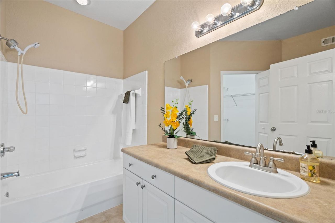 5561 Rosehill Road, Unit 103, Sarasota, FL 34233 Photo
