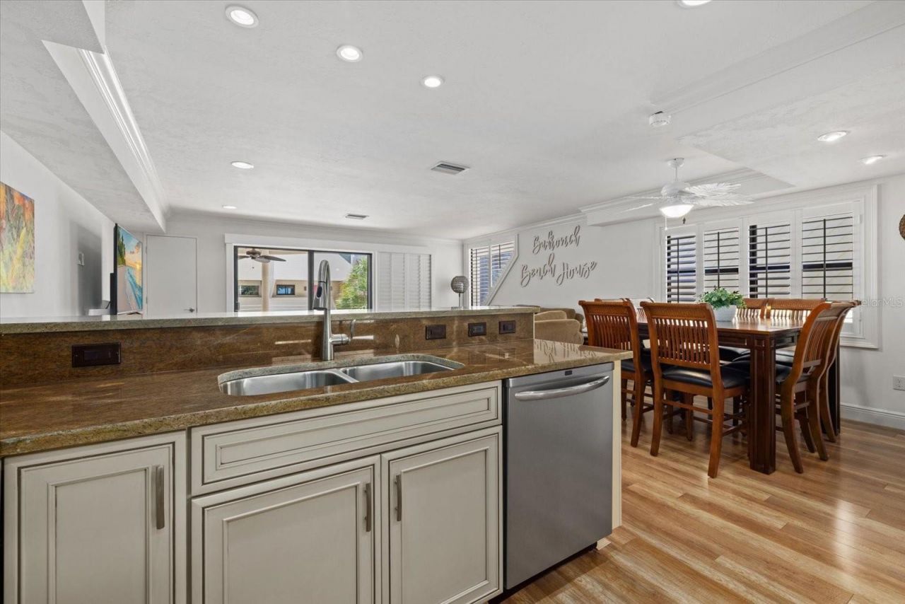 548 Beach Road, Unit A, Sarasota, FL 34242 Photo