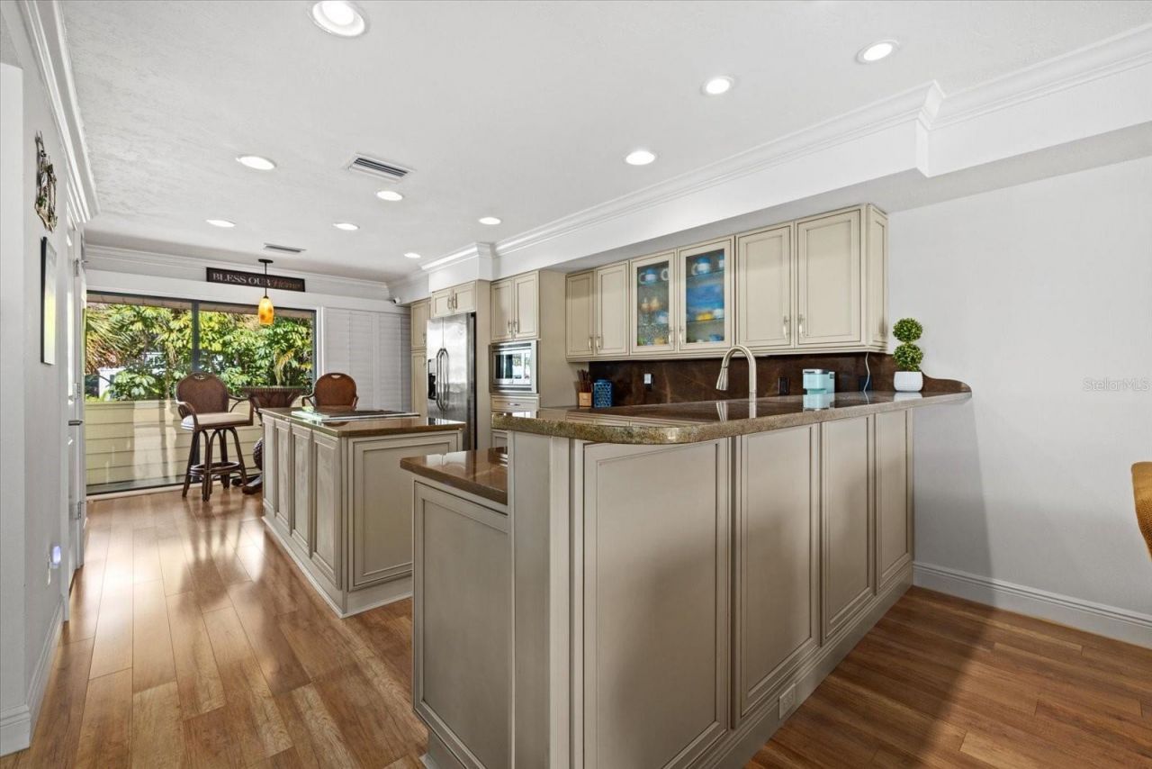 548 Beach Road, Unit A, Sarasota, FL 34242 Photo