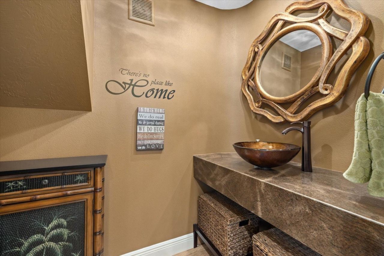 548 Beach Road, Unit A, Sarasota, FL 34242 Photo
