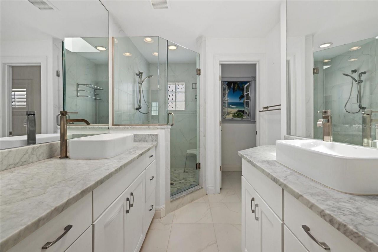 548 Beach Road, Unit A, Sarasota, FL 34242 Photo