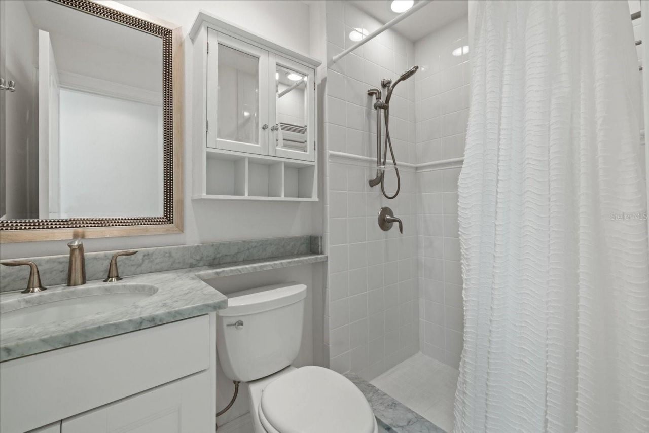 548 Beach Road, Unit A, Sarasota, FL 34242 Photo