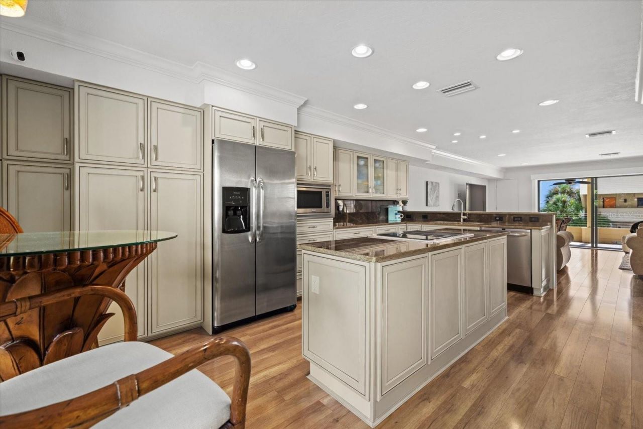 548 Beach Road, Unit A, Sarasota, FL 34242 Photo