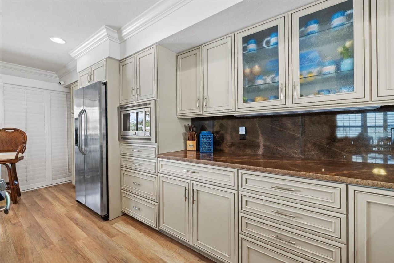 548 Beach Road, Unit A, Sarasota, FL 34242 Photo