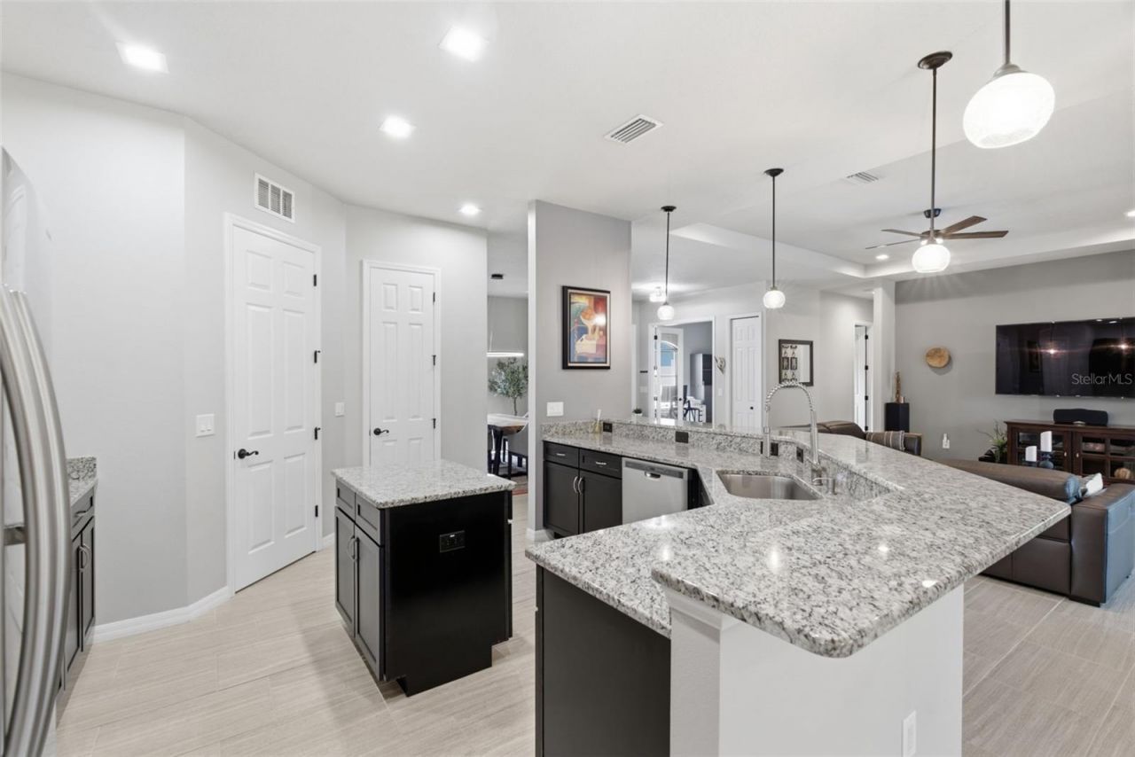807 Alandra Lane, Ruskin, FL 33573 Photo