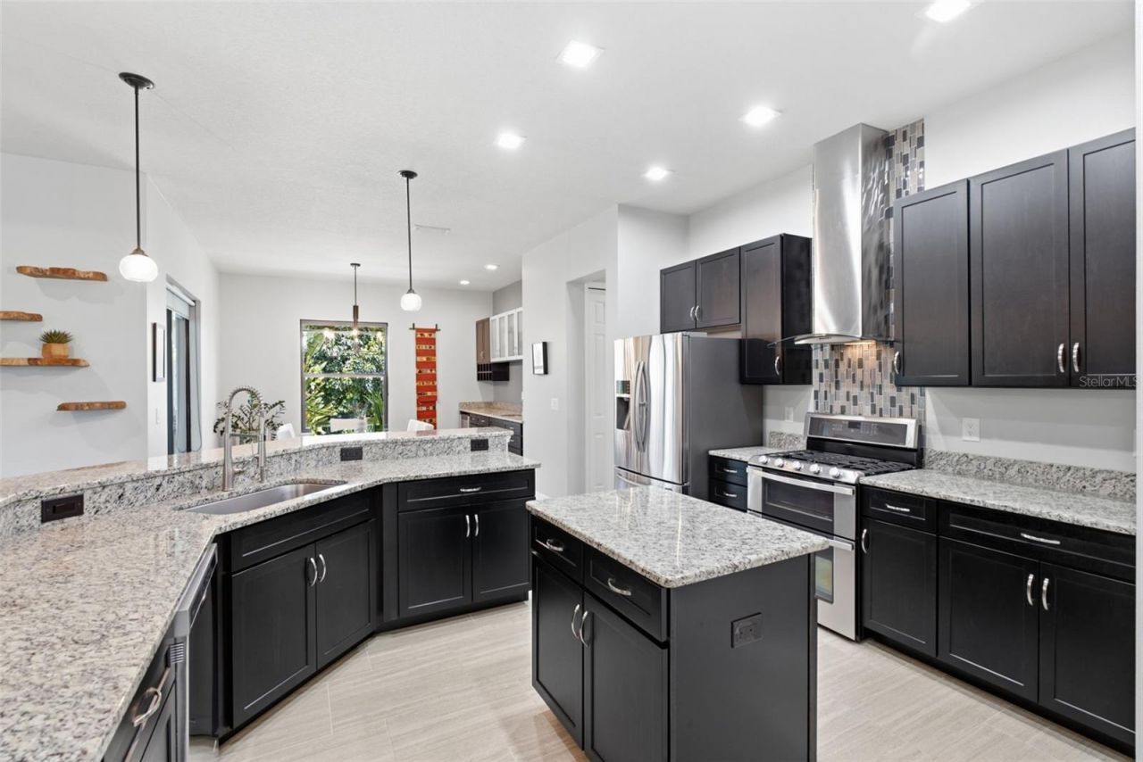 807 Alandra Lane, Ruskin, FL 33573 Photo