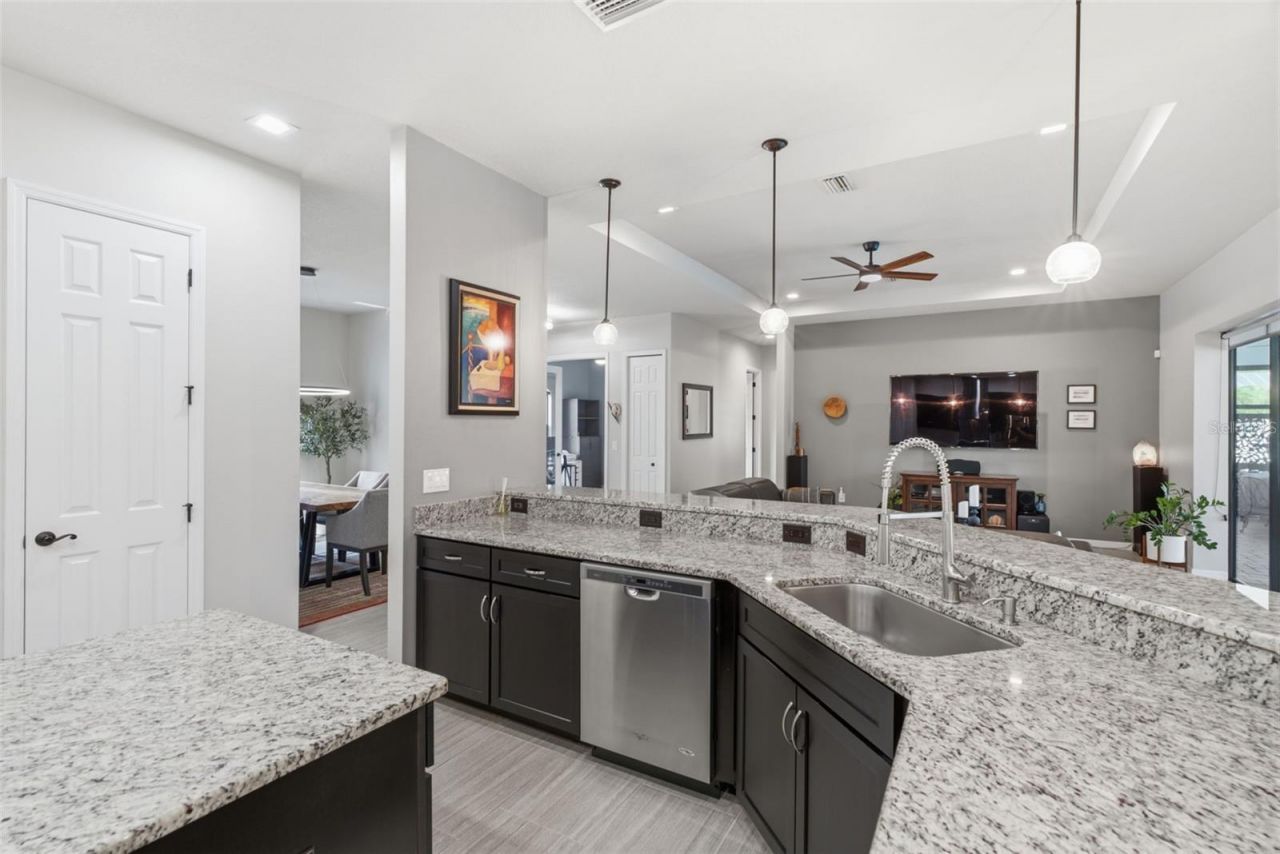 807 Alandra Lane, Ruskin, FL 33573 Photo
