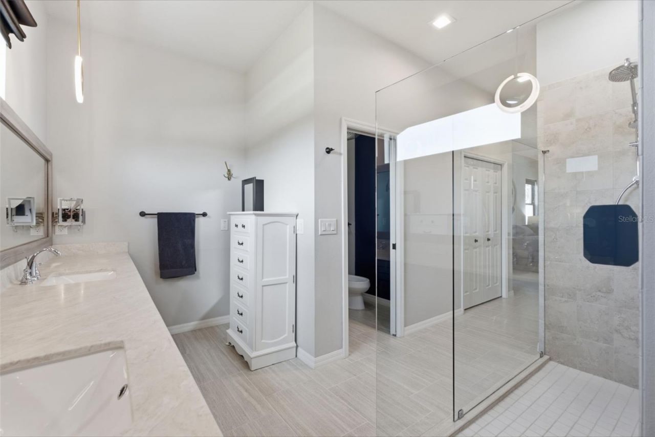 807 Alandra Lane, Ruskin, FL 33573 Photo