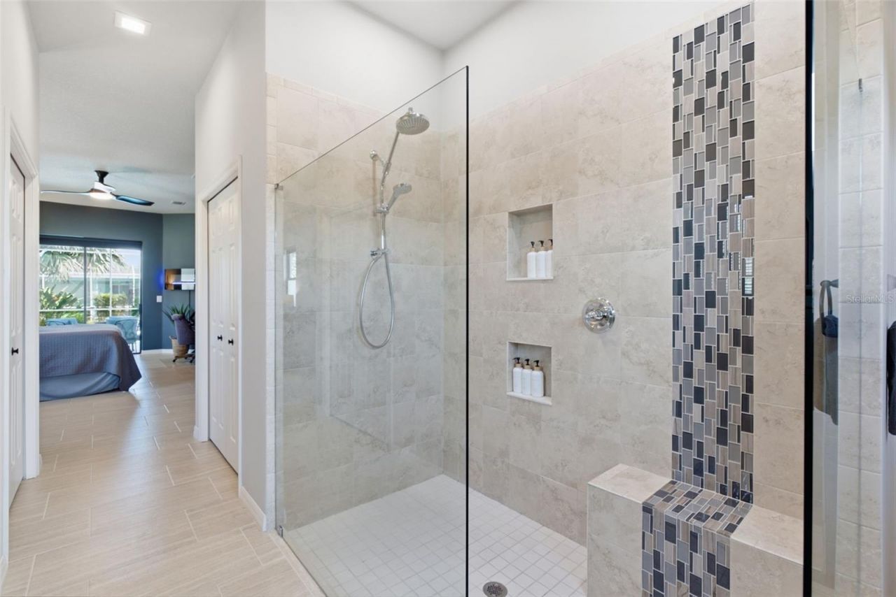 807 Alandra Lane, Ruskin, FL 33573 Photo