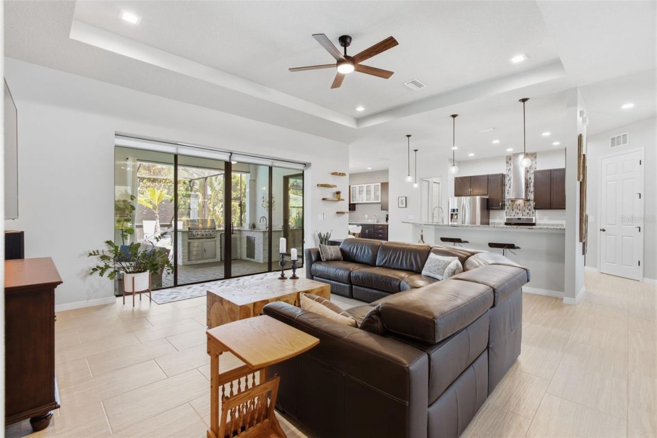 807 Alandra Lane, Ruskin, FL 33573 Photo