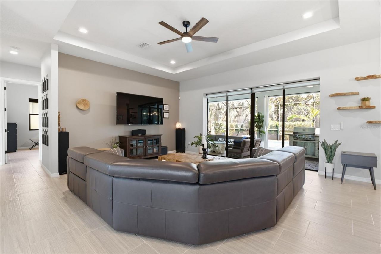 807 Alandra Lane, Ruskin, FL 33573 Photo