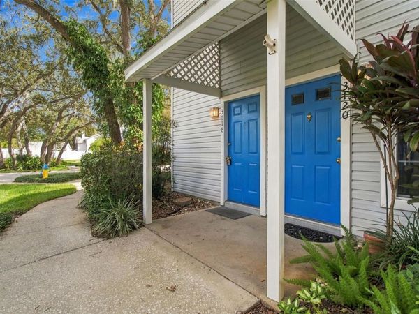 3118 VALLEY OAKS DRIVE , TAMPA, FL 33618