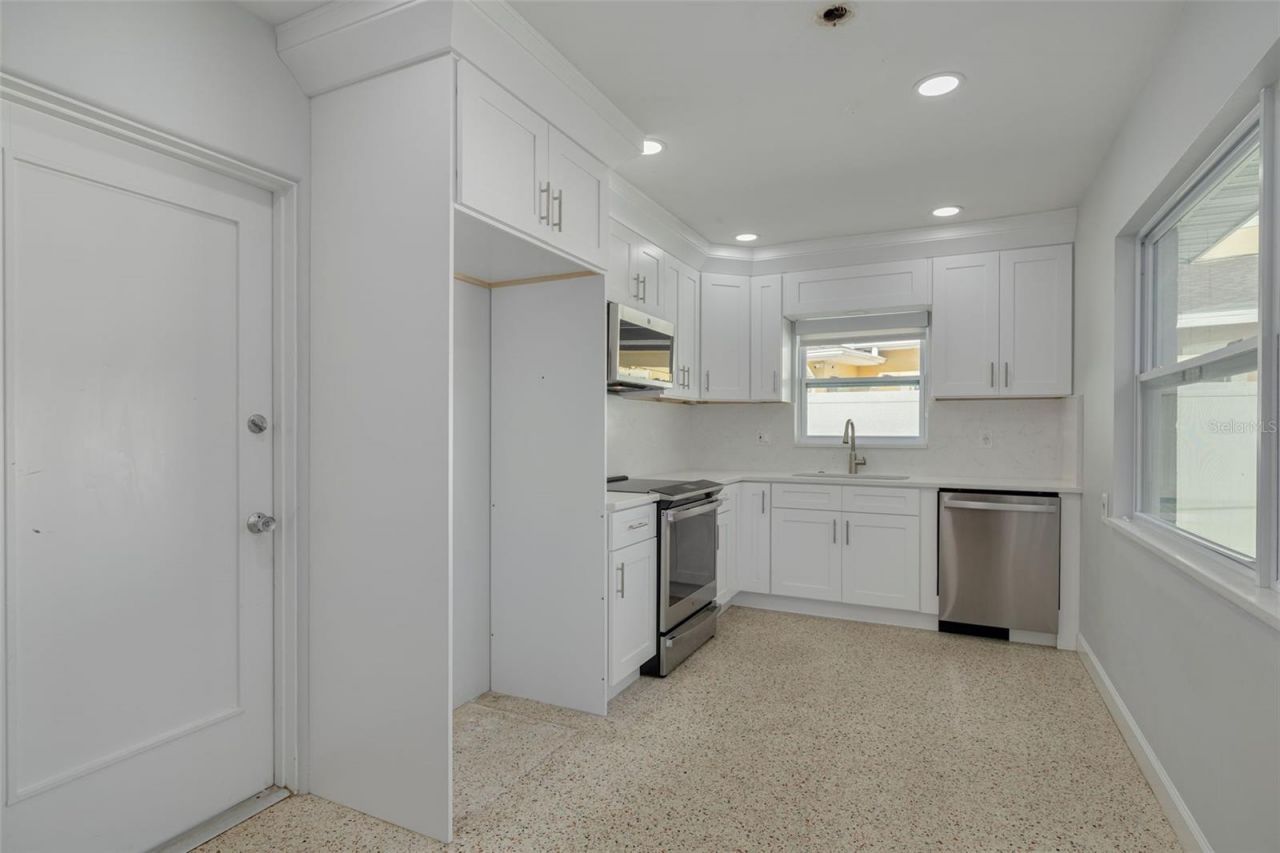 2001 41st Street N, Saint Petersburg, FL 33713 Photo