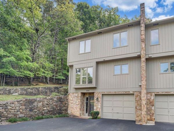 3255 Londonderry LN, Roanoke, VA 24018