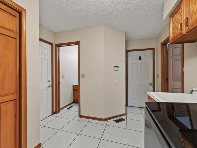 1232 Lochcarren Court, Columbus, OH 43235 Photo 27