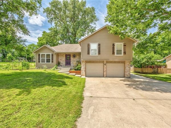301 N Harrison Street, Spring Hill, KS 66083