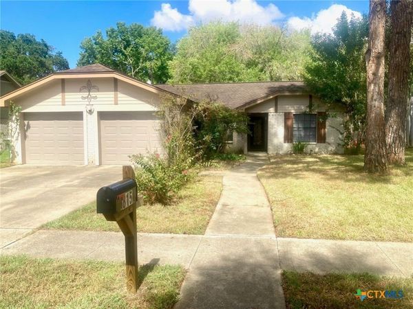 815 Briarwood Street , Victoria, TX 77904