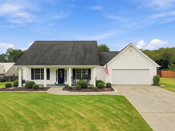 8225 Wimbledon Court, Gainesville, GA 30506
