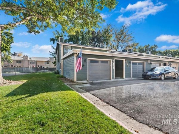 6879 W Maxwell Ln, Boise, ID 83704