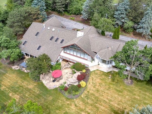 W215N5353 Ada COURT, Menomonee Falls, WI 53051