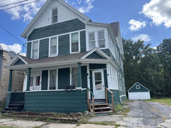 9 4th Avenue, Unit 2, Amsterdam, NY 12010