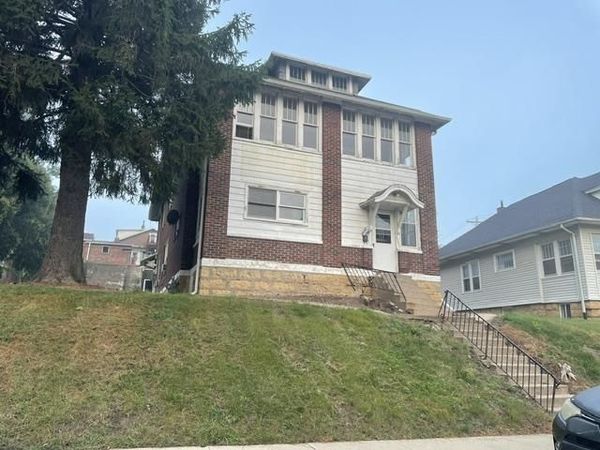 1381 Belmont Street, Dubuque, IA 52001