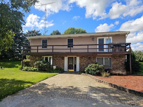 10457 S Gordon Avenue, Grant, MI 49327