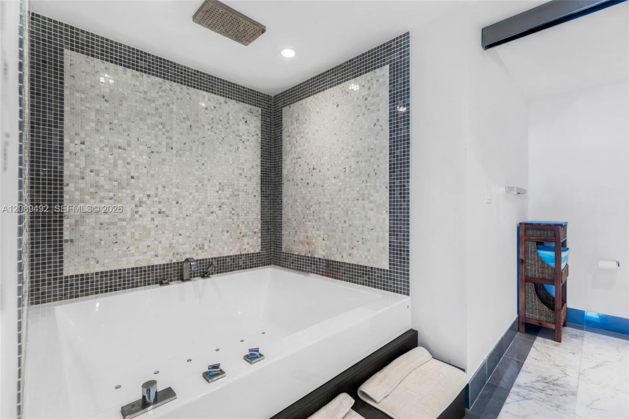 200 Biscayne Boulevard Way , Unit 3209, Miami, FL 33131 Photo