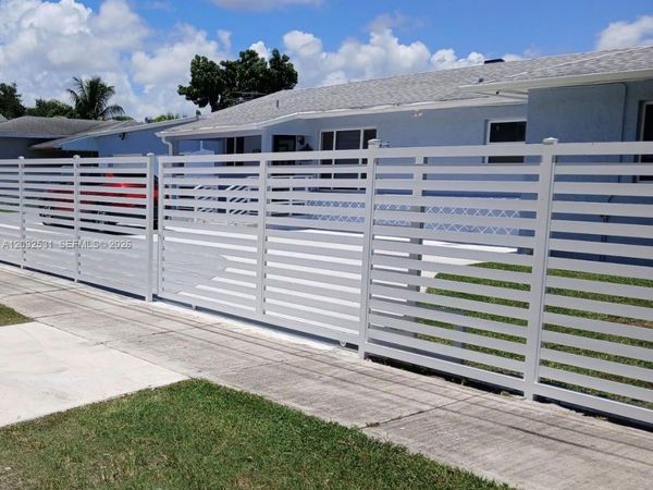 1221 NW 67th St , Miami, FL 33147