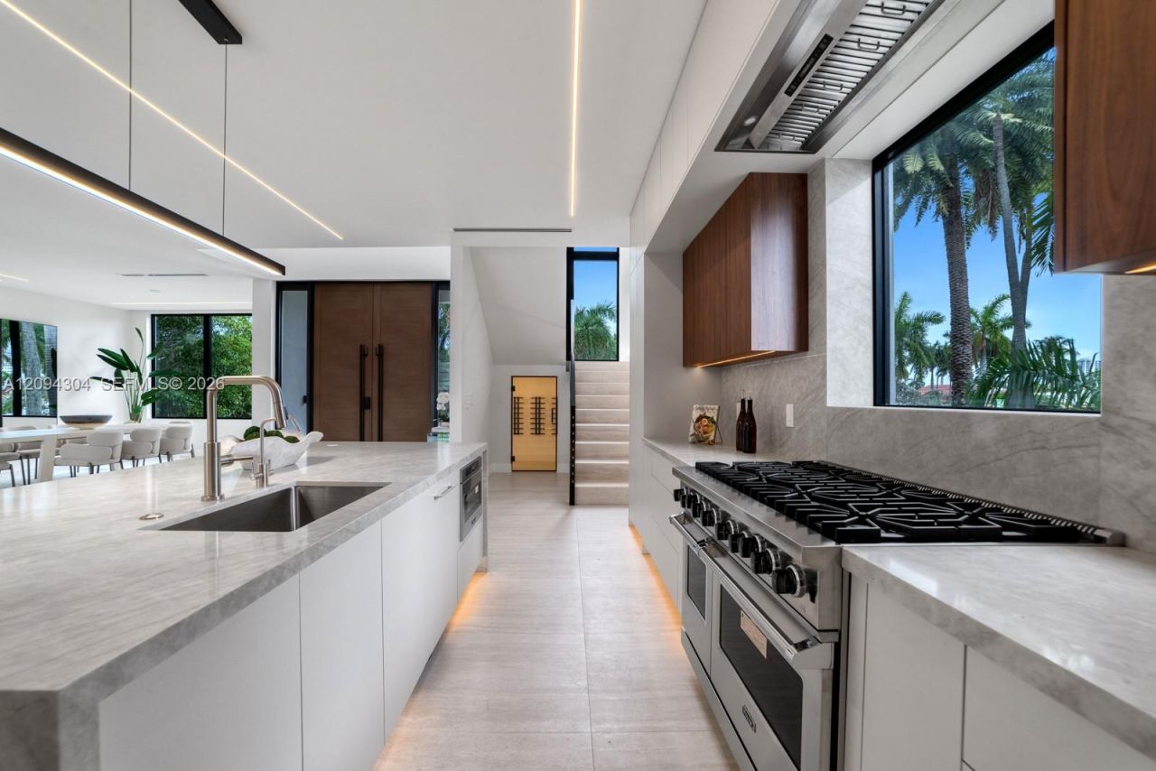 908 Tyler St , Hollywood, FL 33019 Photo