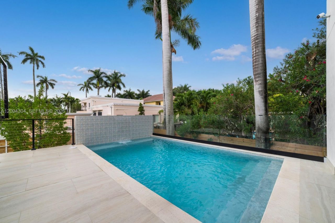 908 Tyler St , Hollywood, FL 33019 Photo