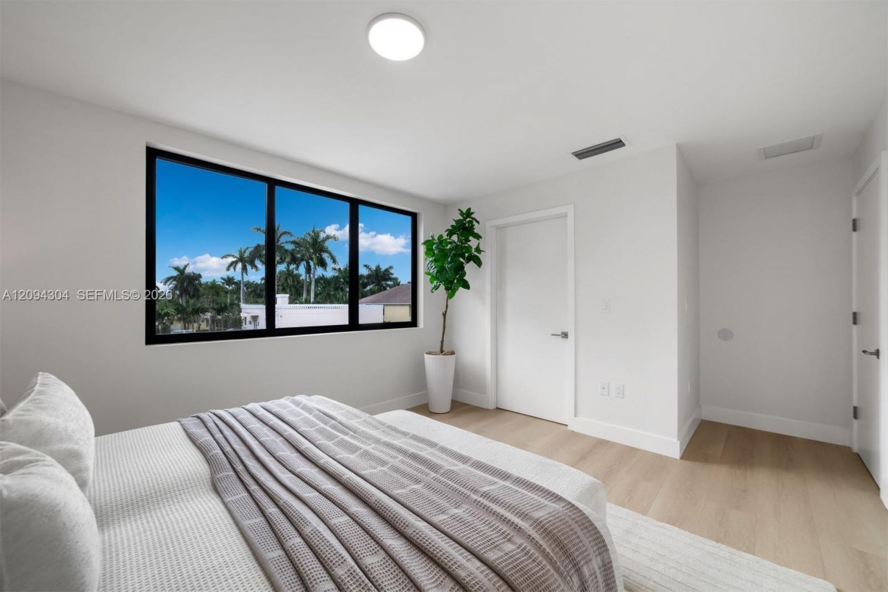 908 Tyler St , Hollywood, FL 33019 Photo